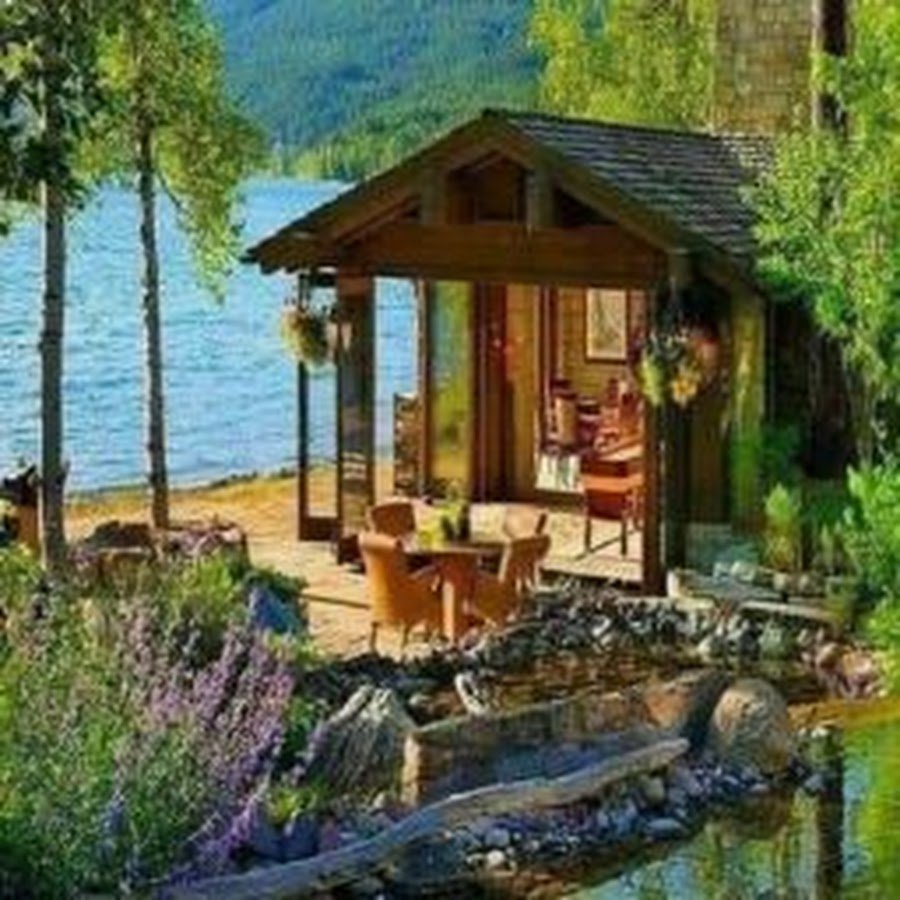 Дом на берегу лесного озера