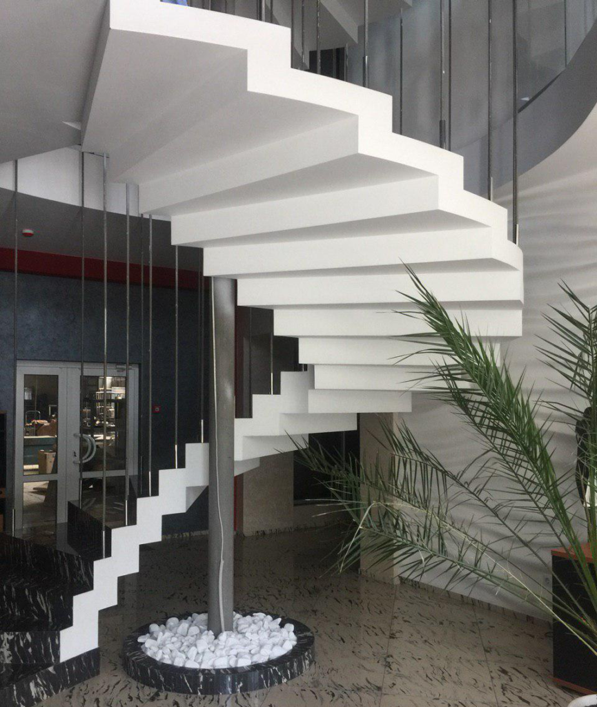 Винтовая монолитная лестница