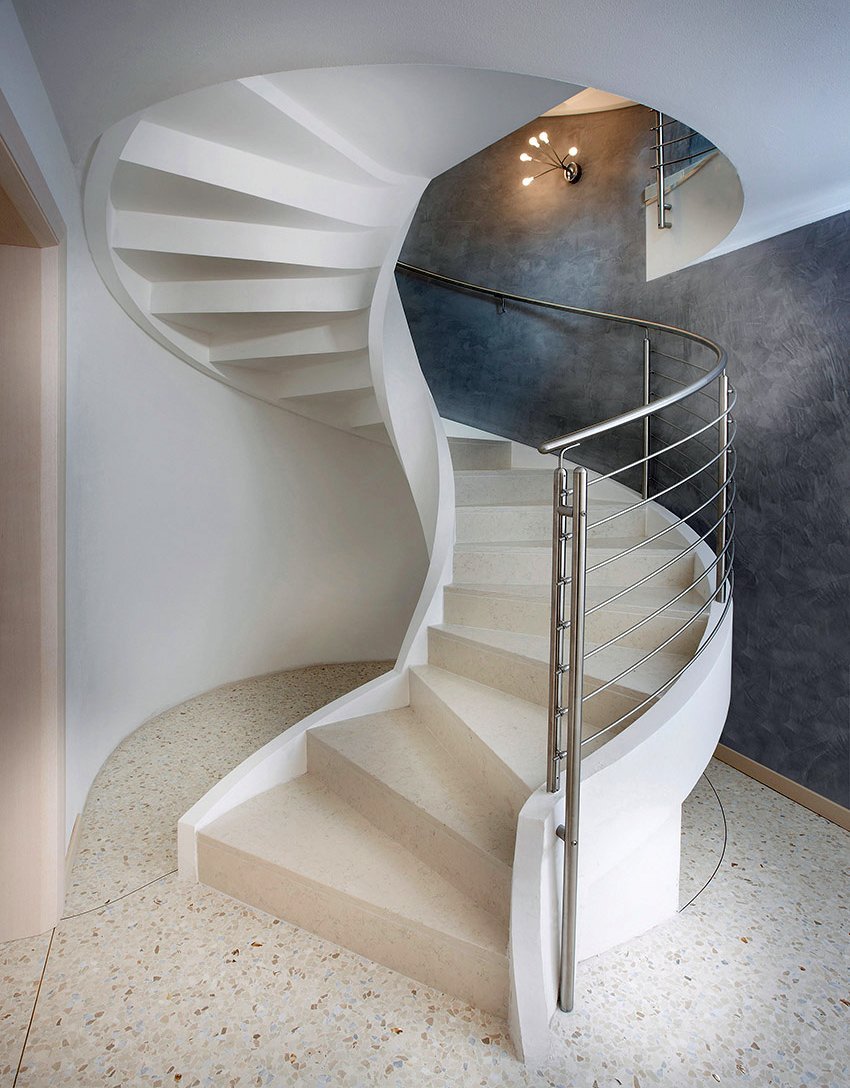 Полувинтовая лестница из бетона