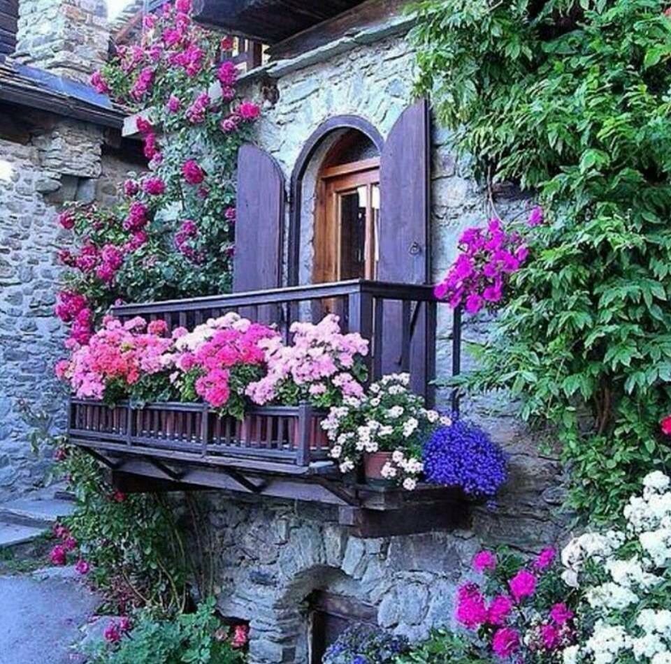 цветы на балконах парижа
