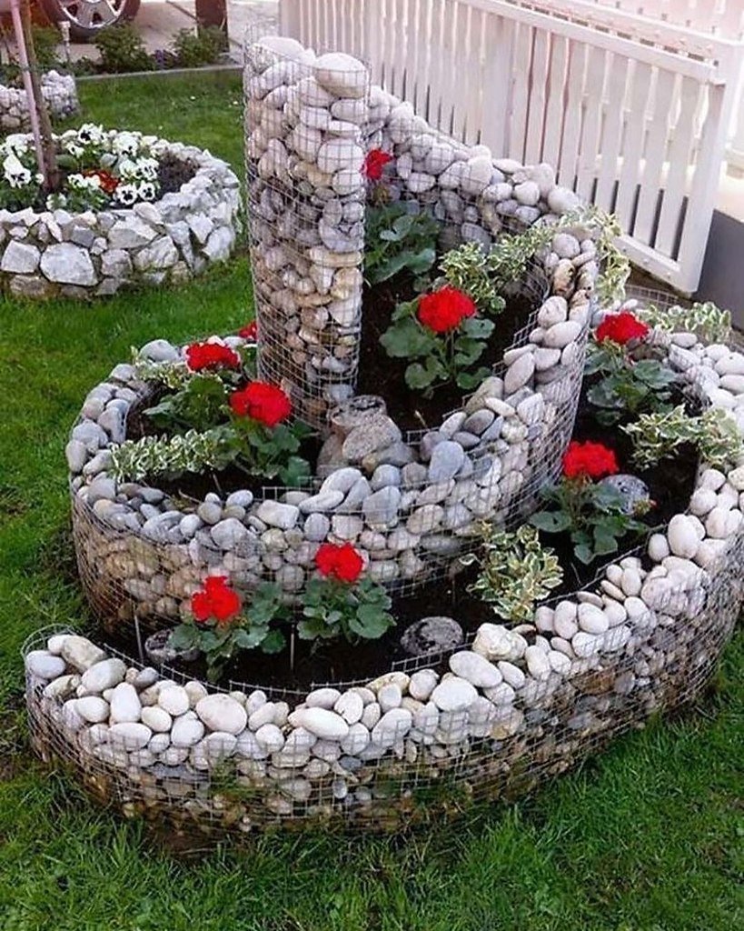 Декор клумбы