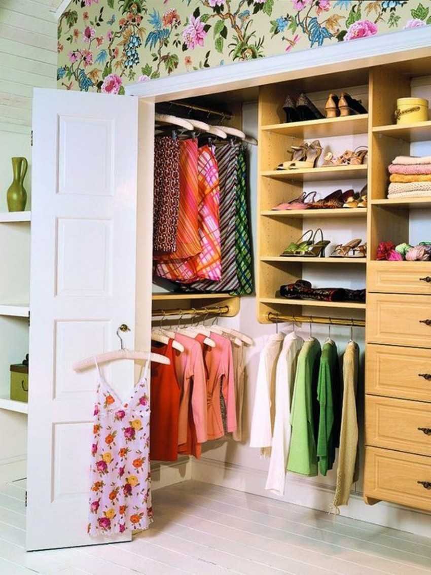Винтажный шкаф гардероб встроенный