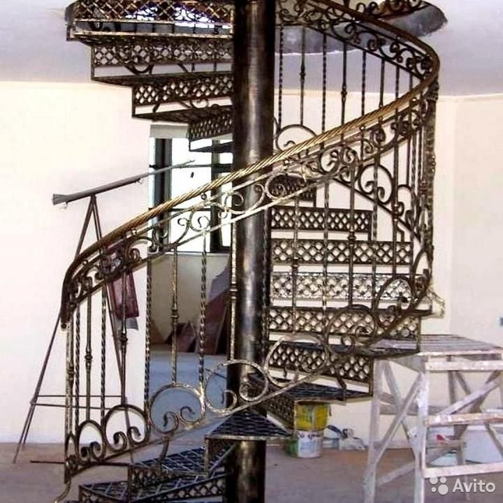 Винтовая кованная лестница