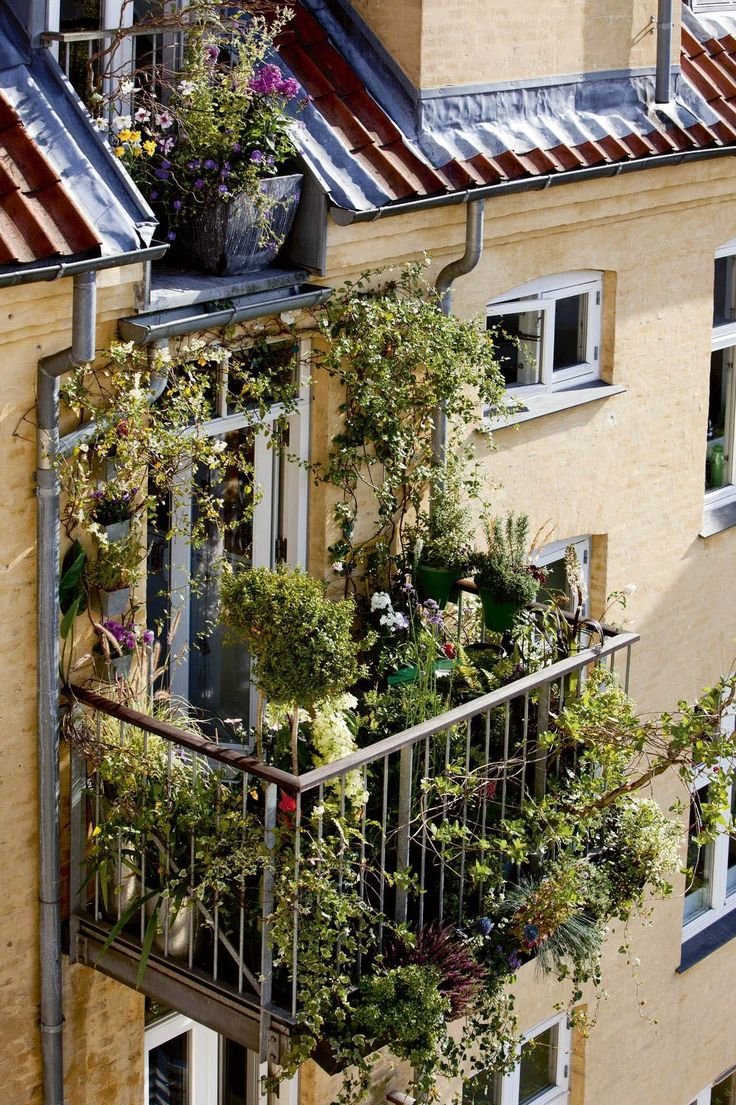 Как обшить балкон снаружи коттеджа