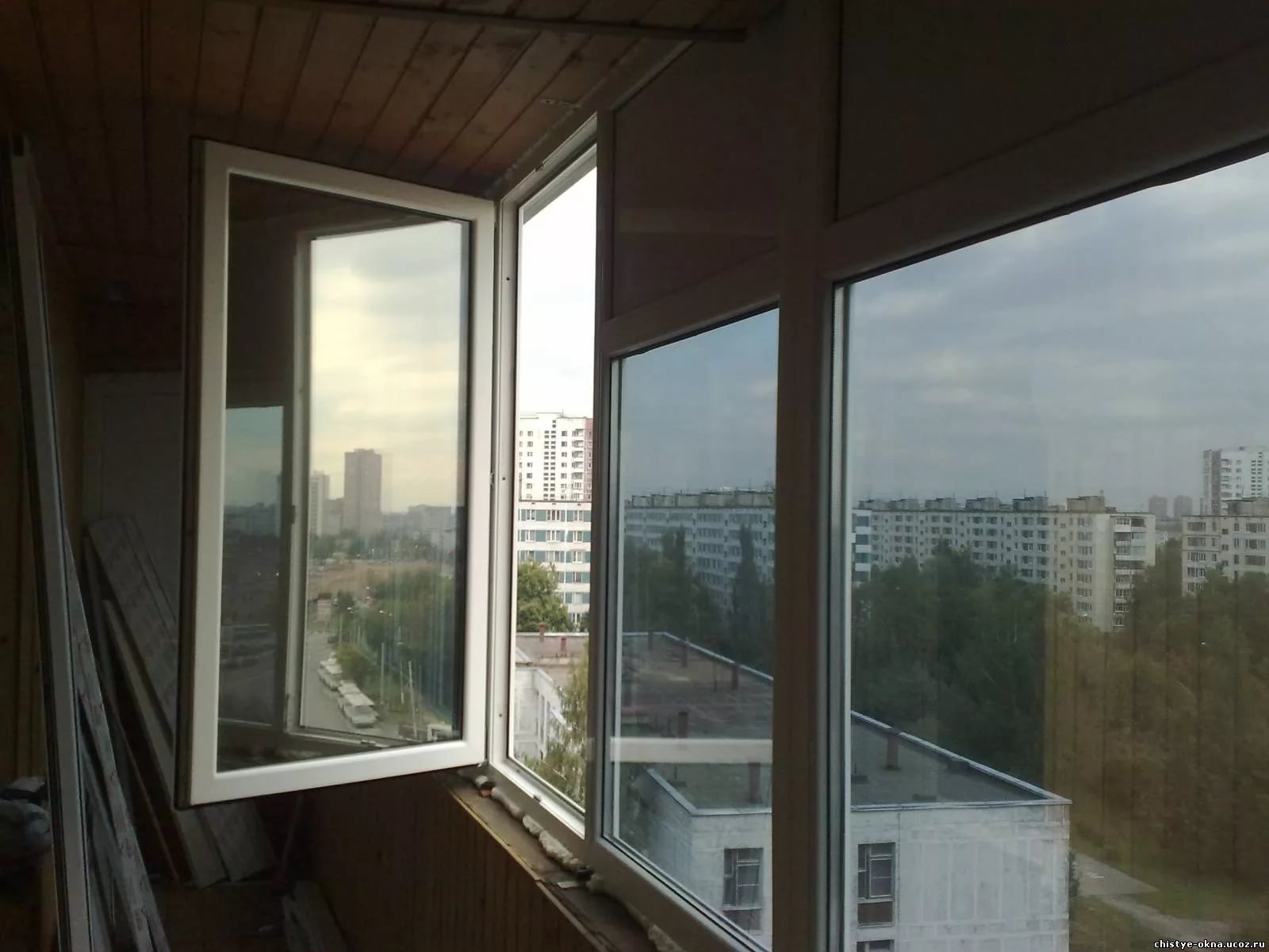 Пленка на окна балкона