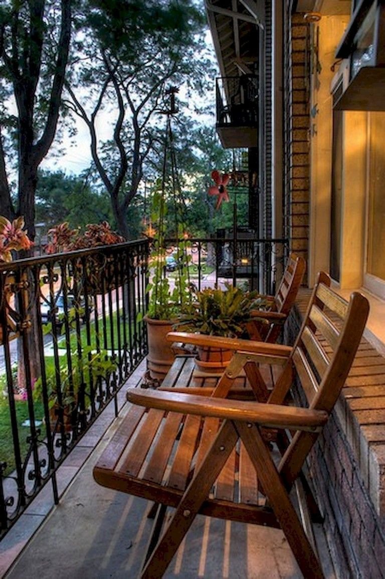 Красивый открытый балкон