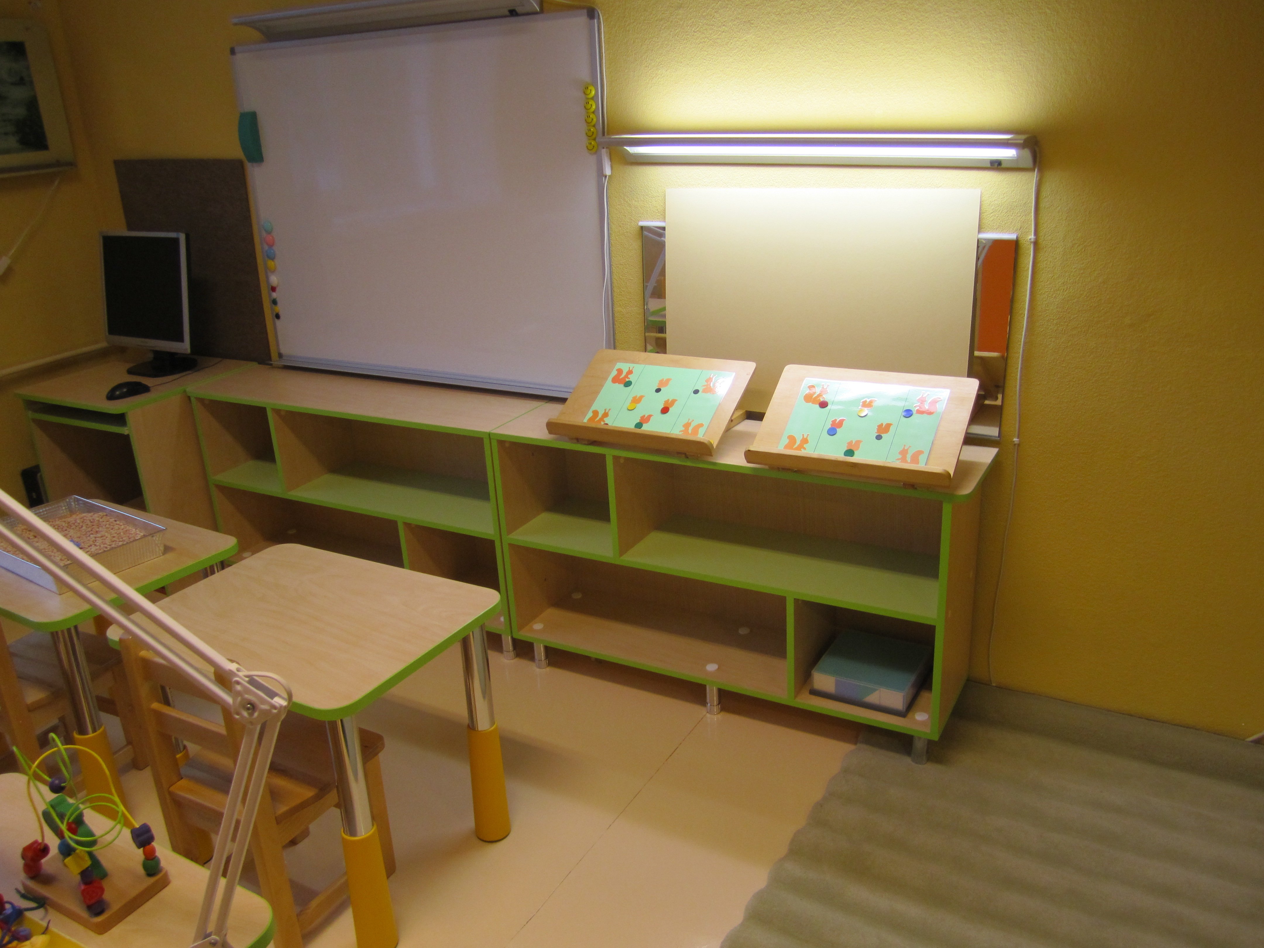 Логопед мебель. Мебель для логопедического кабинета в детском саду. Шкаф в кабинет логопеда. Мебель для кабинета дефектолога в детском саду. Шкафы для логопедического кабинета.