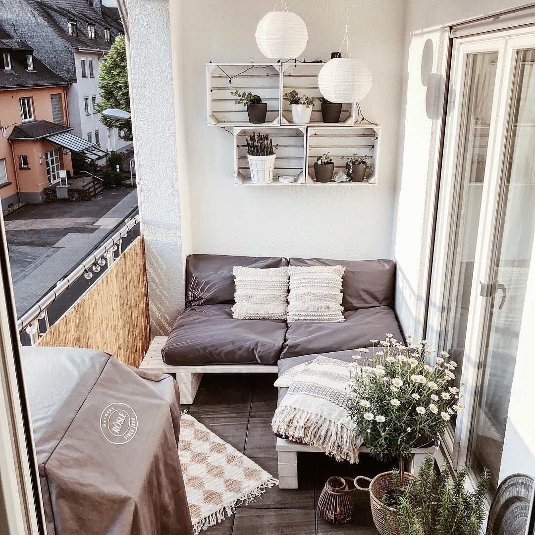 Уютный балкон с диванчиком