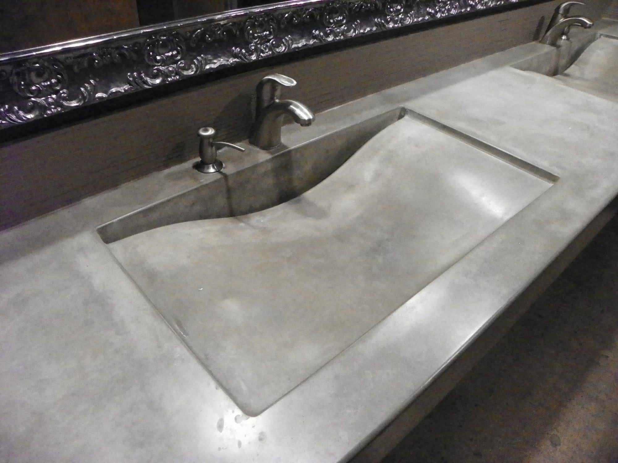 Раковина из бетона для врезки в столешницу в ванную