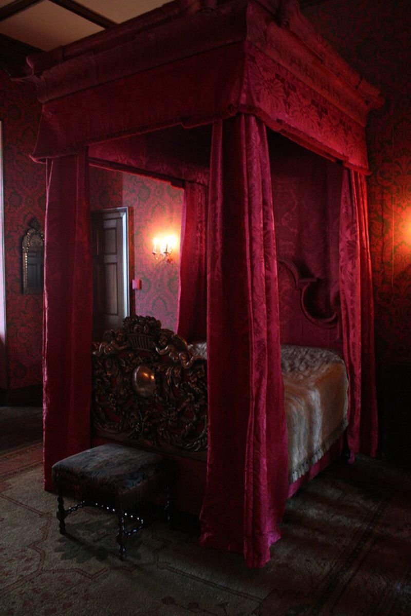 Будуар Викторианская Готика интерьер спальни