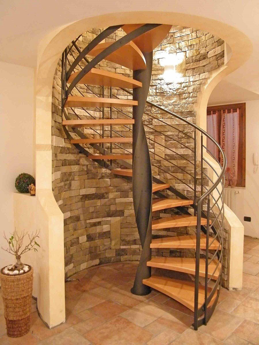 Винтовая лестница в современном стиле