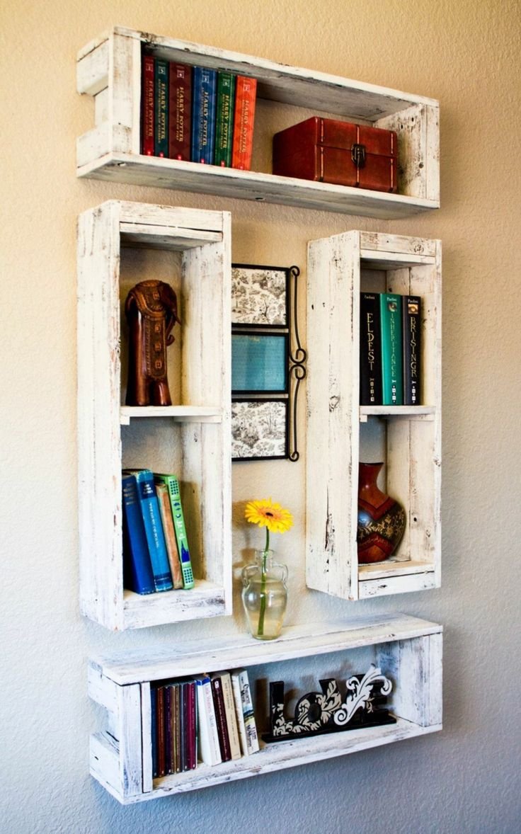 Книжный шкаф из деревянных ящиков