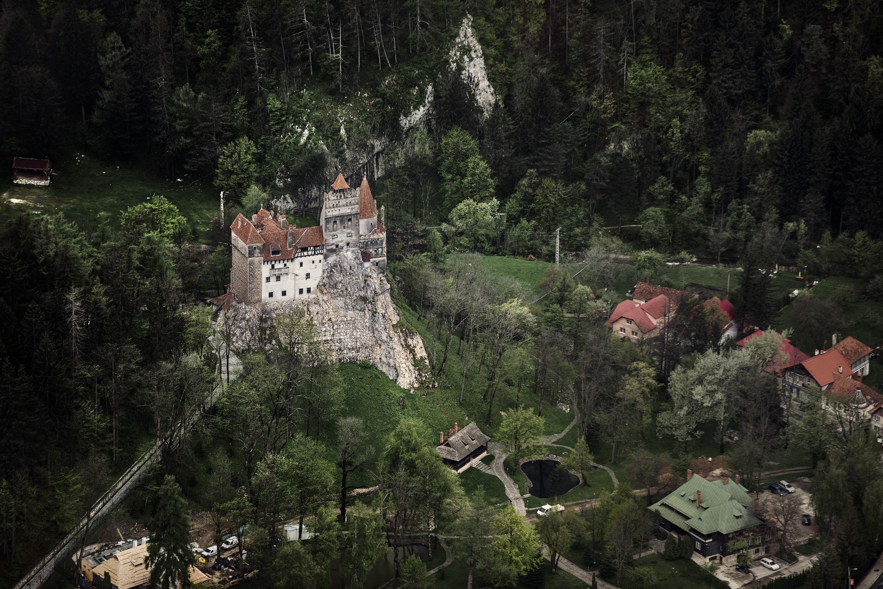 Румынский город слывущий родиной дракулы. Замок Дракулы в Трансильвании. Замок Бран (замок Дракулы), Румыния. Дом Дракулы в Румынии.
