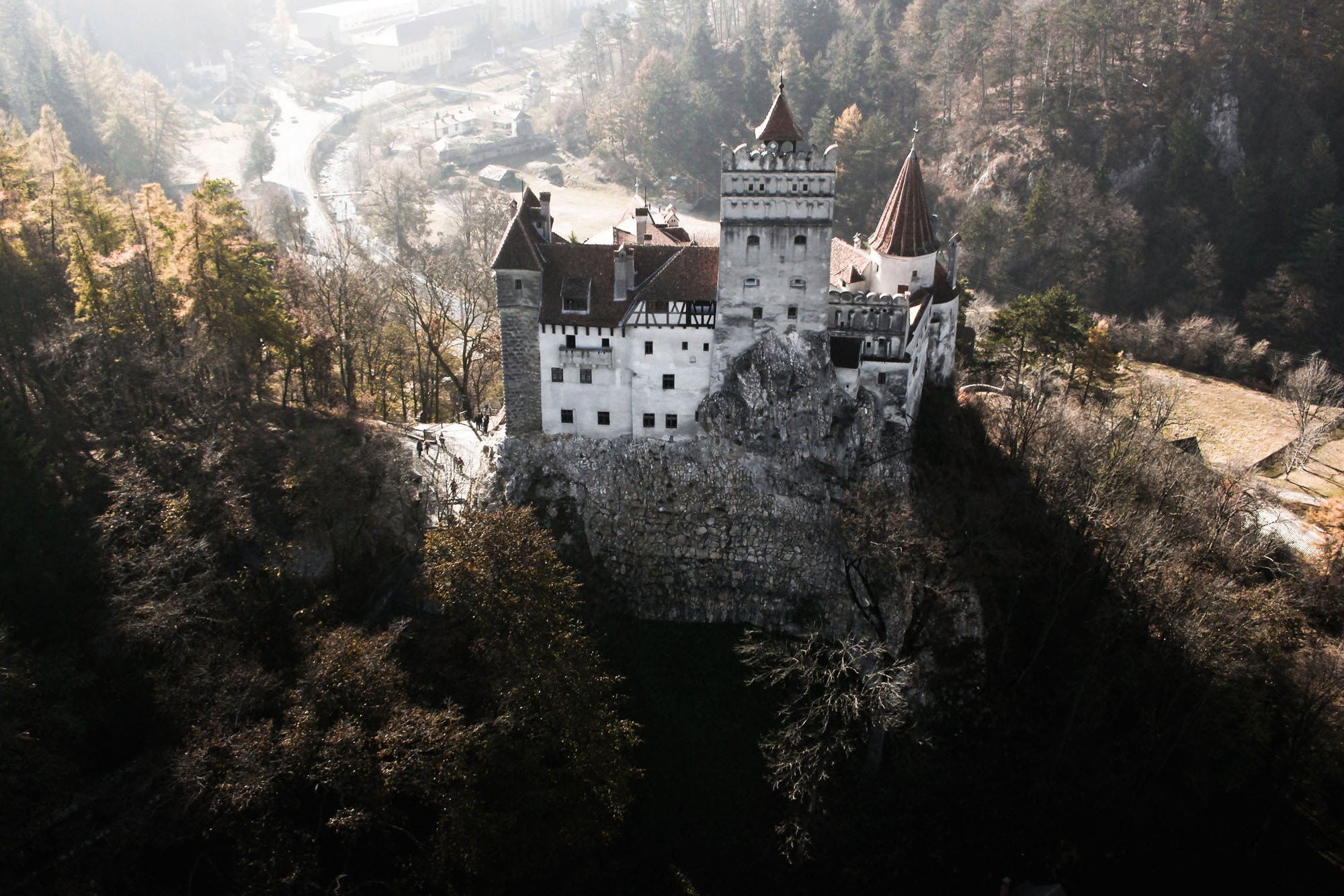 Трансильвания где это находится. Влад Цепеш замок Дракулы. Румыния Влад Дракула замок. Княжество Трансильвания замок Дракулы. Замок Бран Румыния.