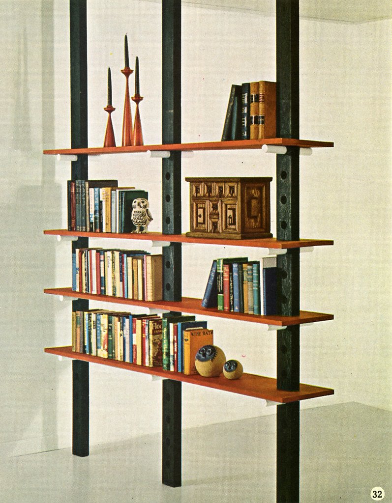Интересный шкаф для книг