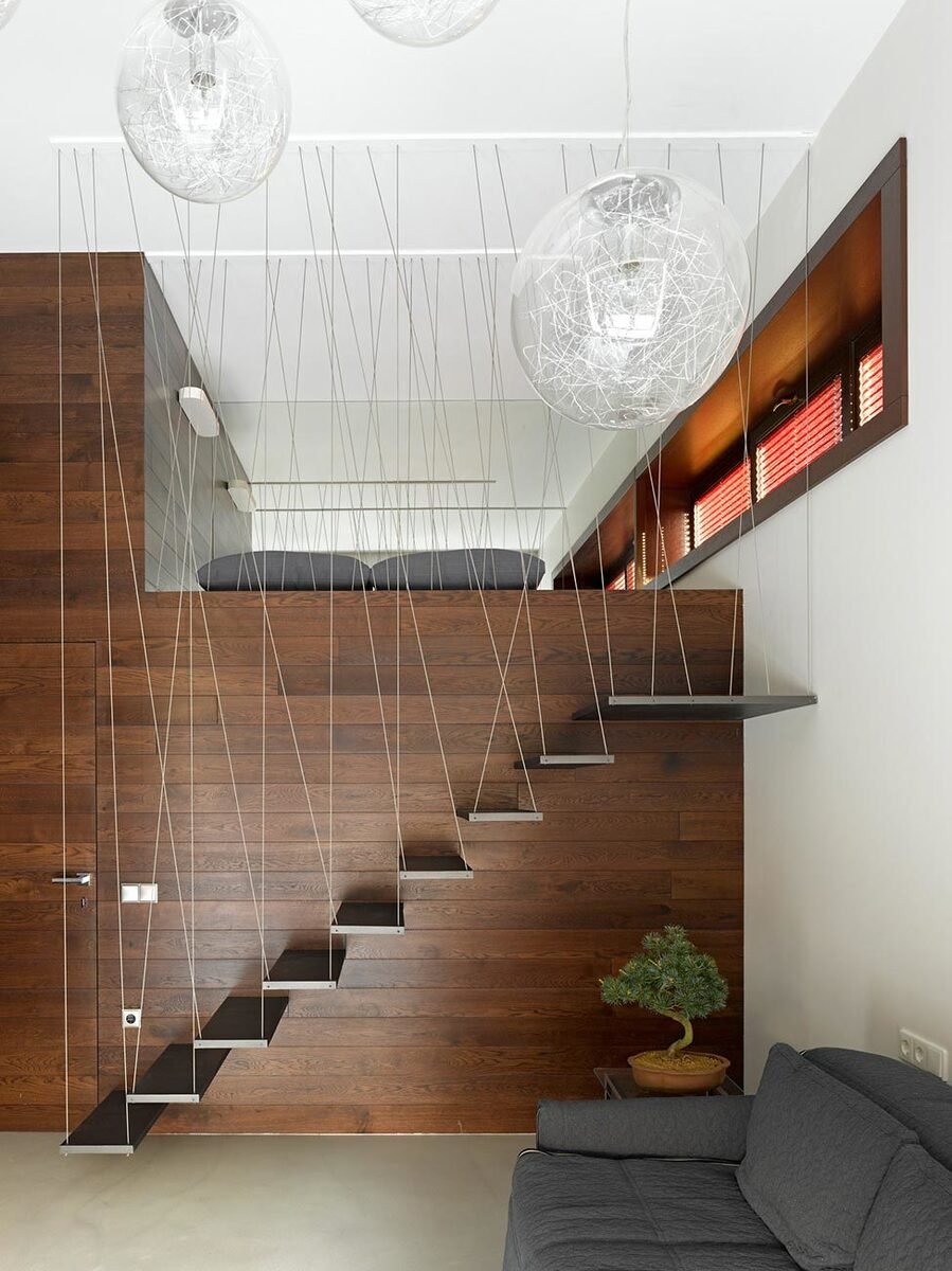 Лестница между этажами в частном доме