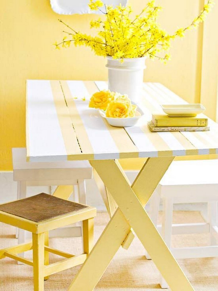 Стол обеденный желтый
