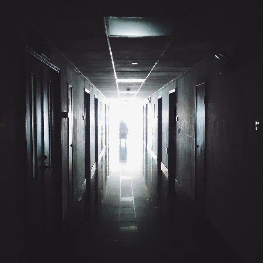 Больница в Франции коридор