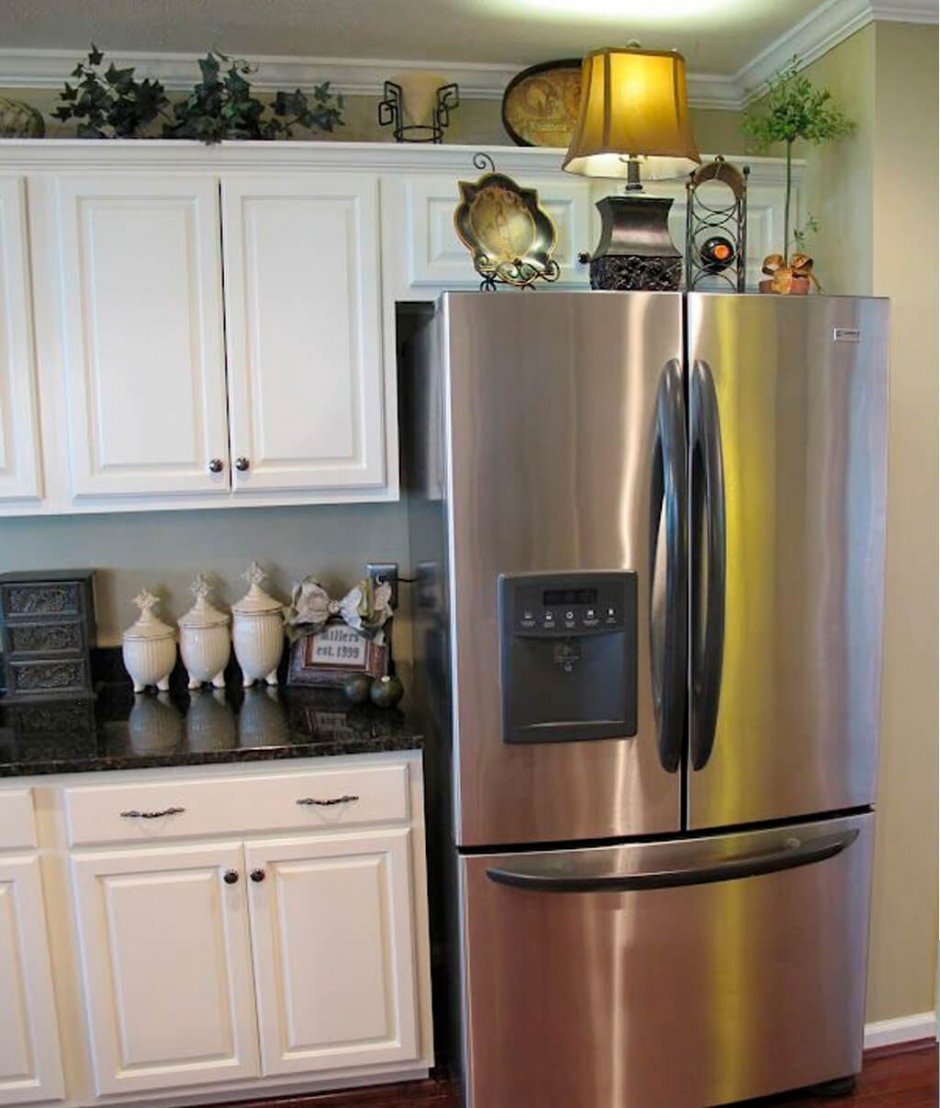 Кухня Неоклассика с холодильником Side by Side