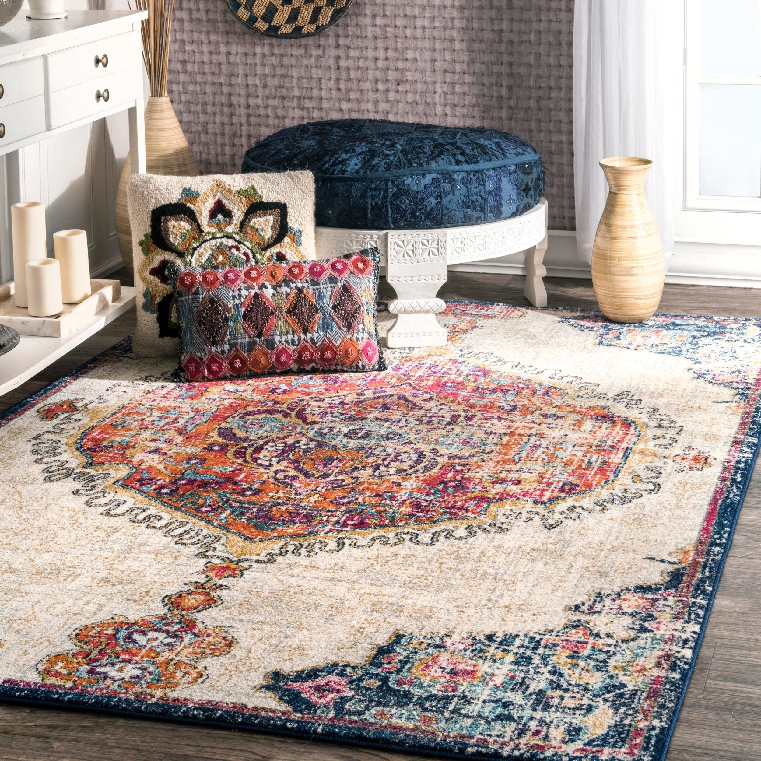 Очень маленький ковер. Иранские ковры Anil Carpet Luxury 3024. Ковер в интерьере. Турецкие ковры в интерьере. Ковер в винтажном стиле.