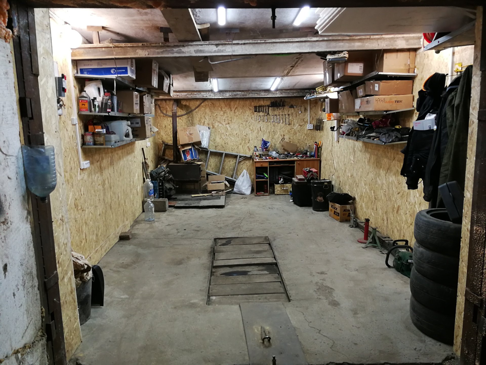 Реконструкция гаража. Гараж внутри. Обустройство гаража. Интерьер гаража. Ремонт в гараже.