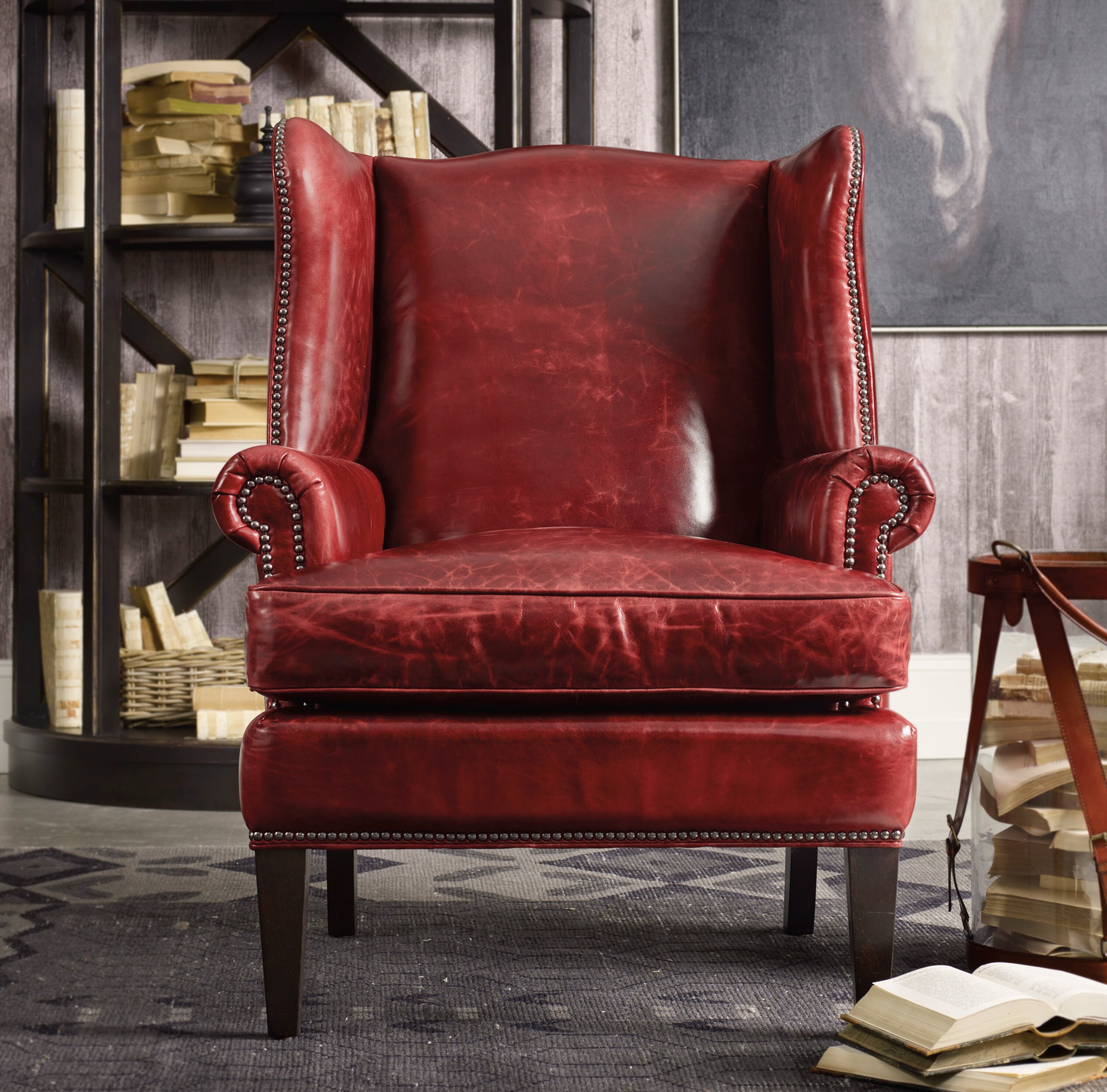 Кресло на английском. Кресло кожаное. Красное кресло в интерьере. Кожаное кресло в интерьере. Стулья в интерьере.