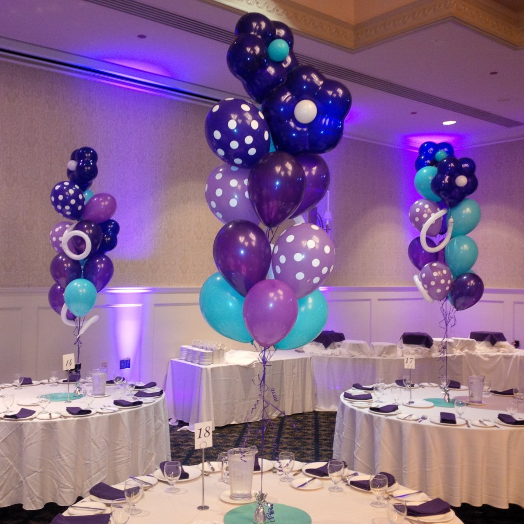 Украсить зал воздушными шарами