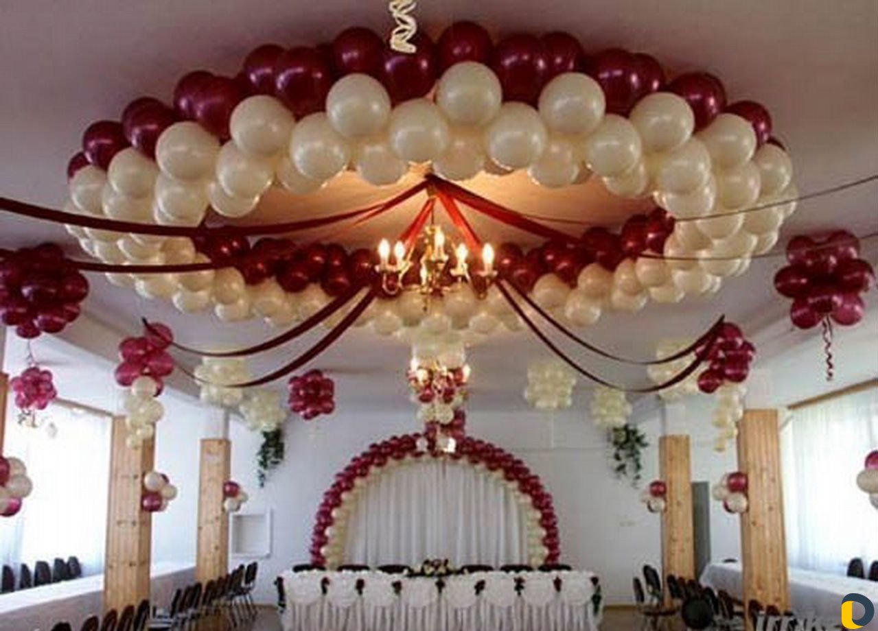 Украсить зал воздушными шарами