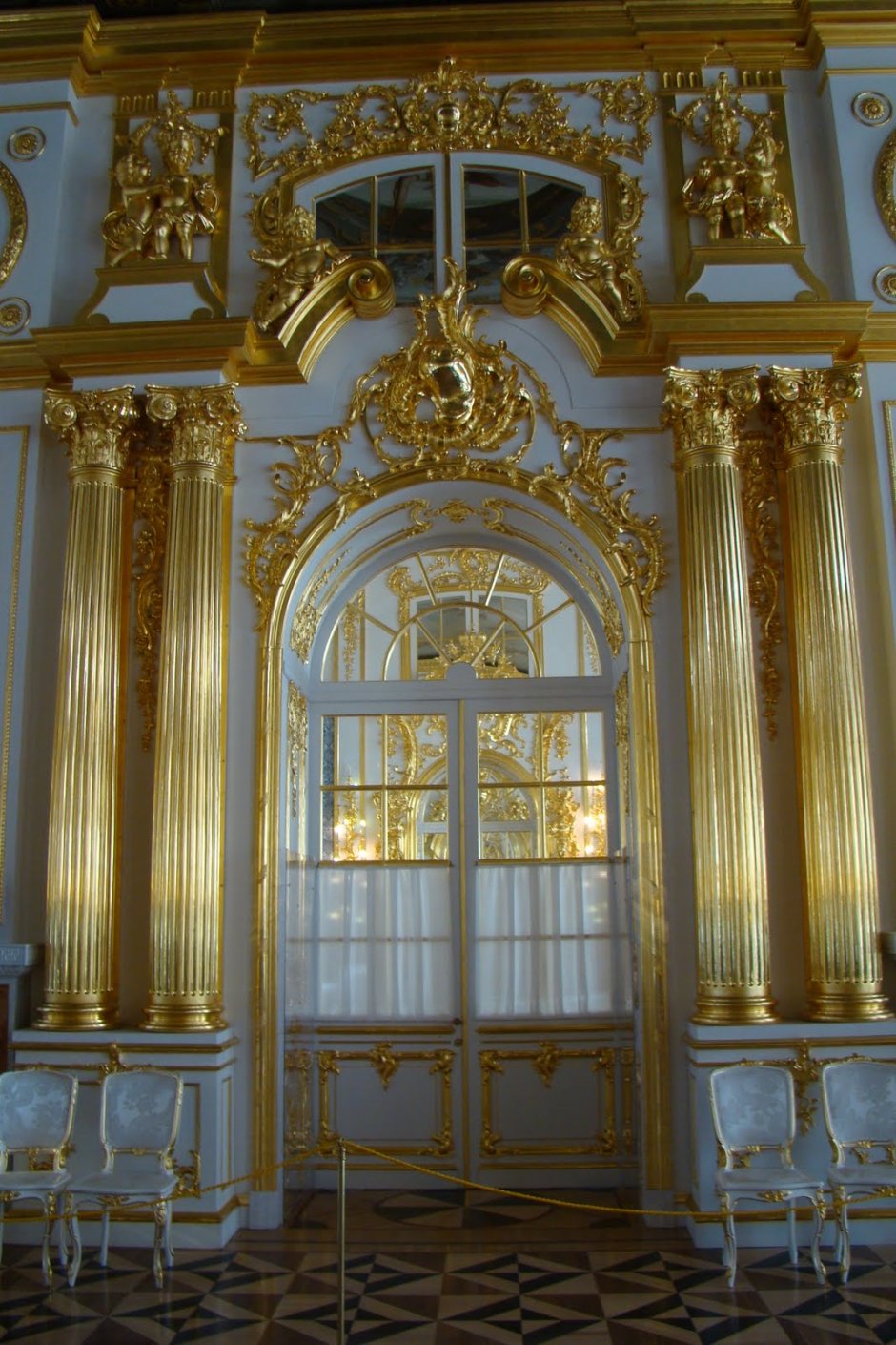 Екатерининский дворец банкетный зал Царское село