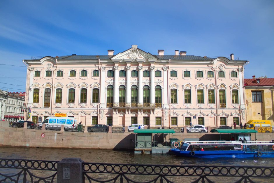 Строгановский дворец столовая