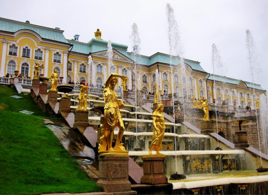 Большой петергофский дворец