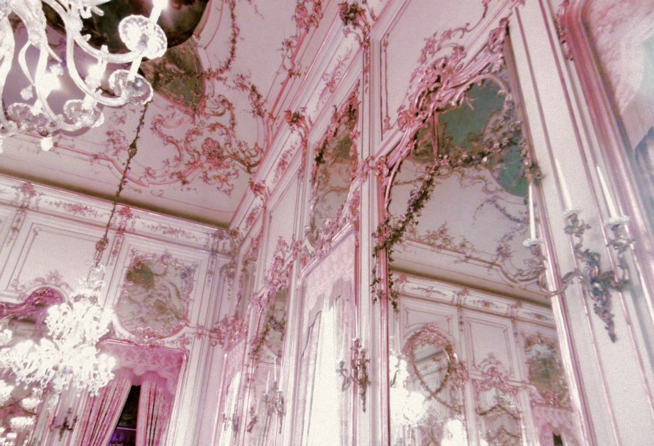 Дворец в розовых тонах