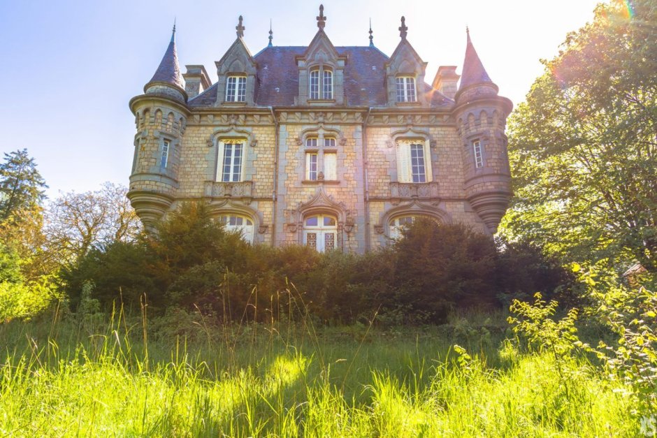 Заброшенный замок Bagnac Франция
