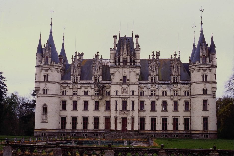 Королевский дворец в готическом стиле
