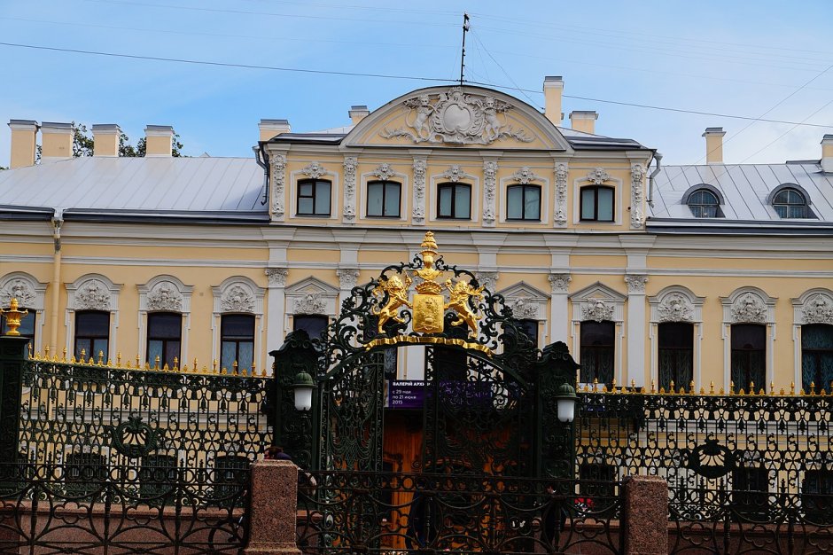 Готический зал в музее Фаберже в Санкт Петербурге