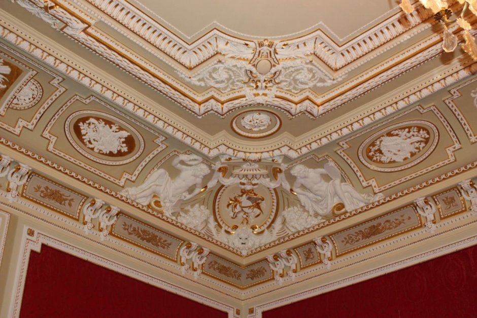Павловский дворец в Павловске потолок
