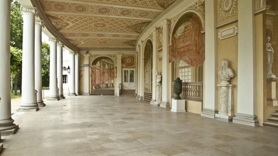 Декор дворцовых интерьеров