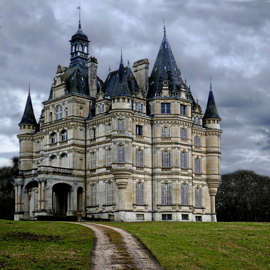 Замок Кинель во Франции 2020