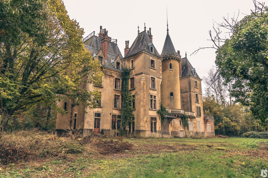 Заброшенный замок Кинель во Франции