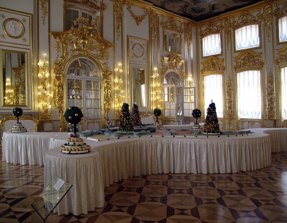 Екатерининский дворец, правый полуциркуль