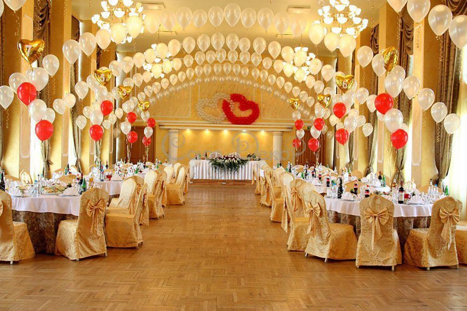 Свадебный зал с шарами