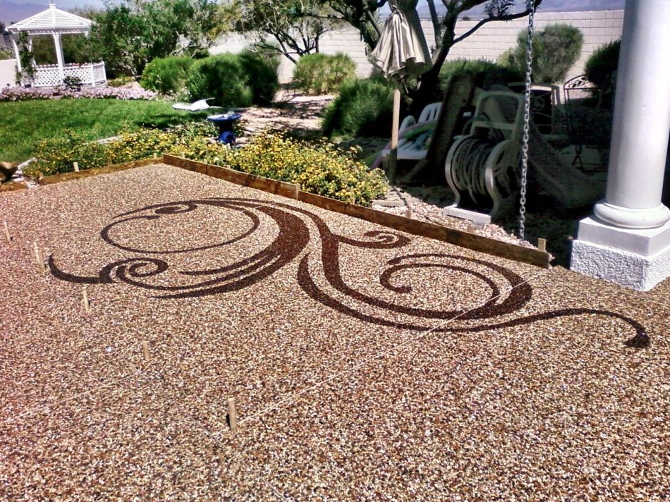 Каменный ковёр вокруг бассейна