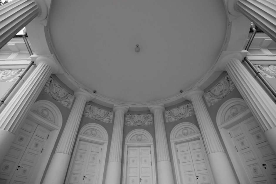 Елагин дворец павильон под флагом Ротонда