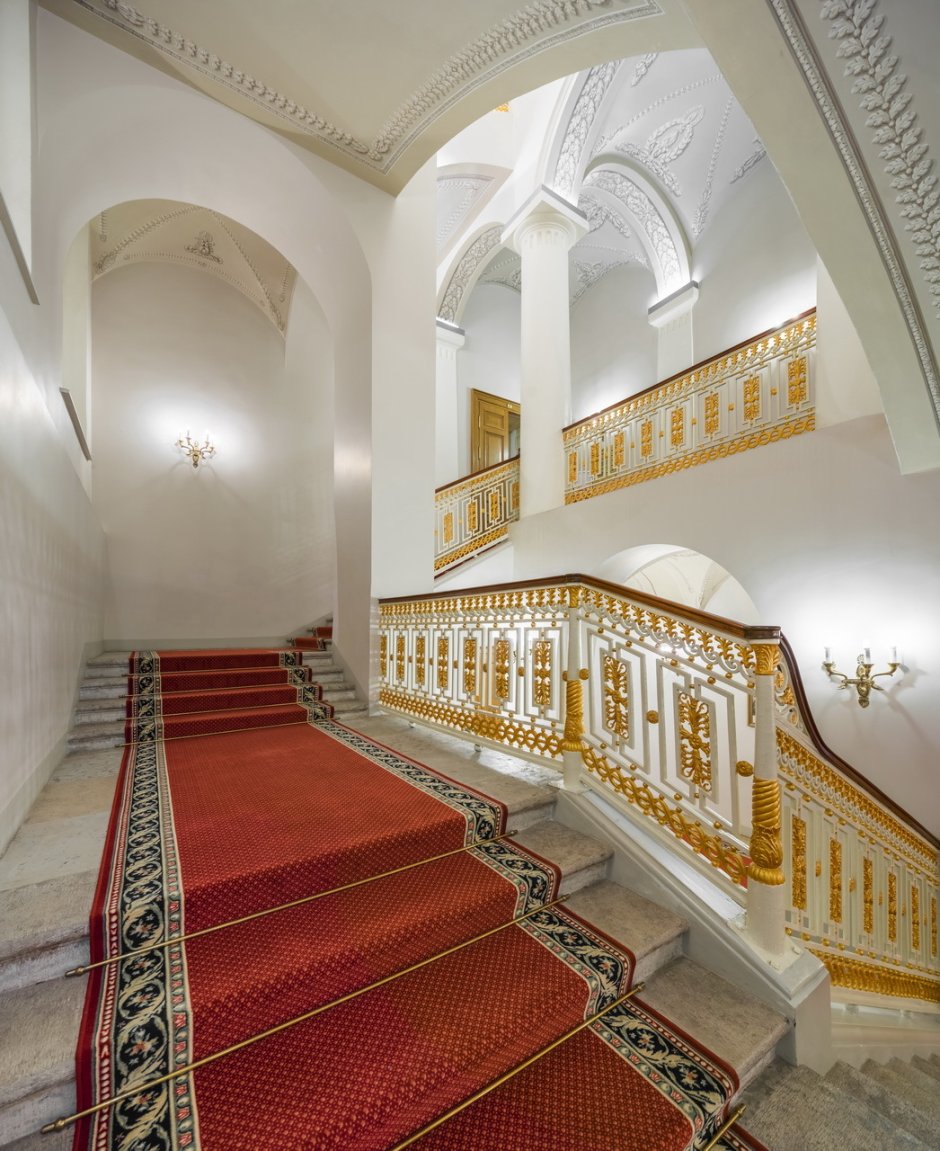 Шохинская лестница в сенатском Дворце