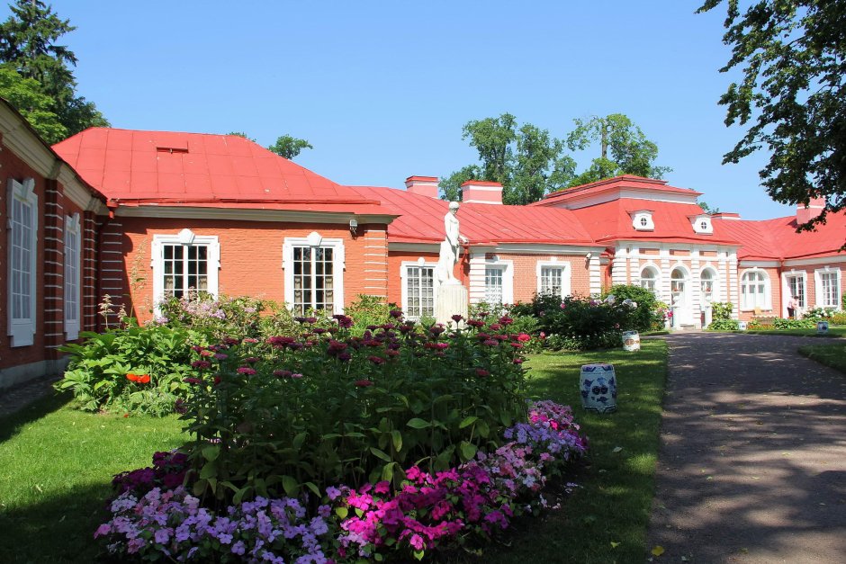 Петергоф Нижний парк дворец Монплезир