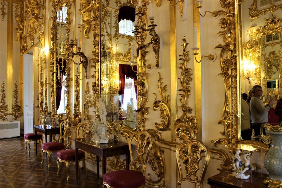 Залы большого дворца в Петергофе