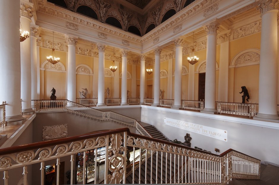 Белый зал Михайловский дворец потолок