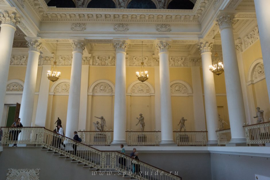 Михайловский дворец русский музей в Петербурге парадная лестница