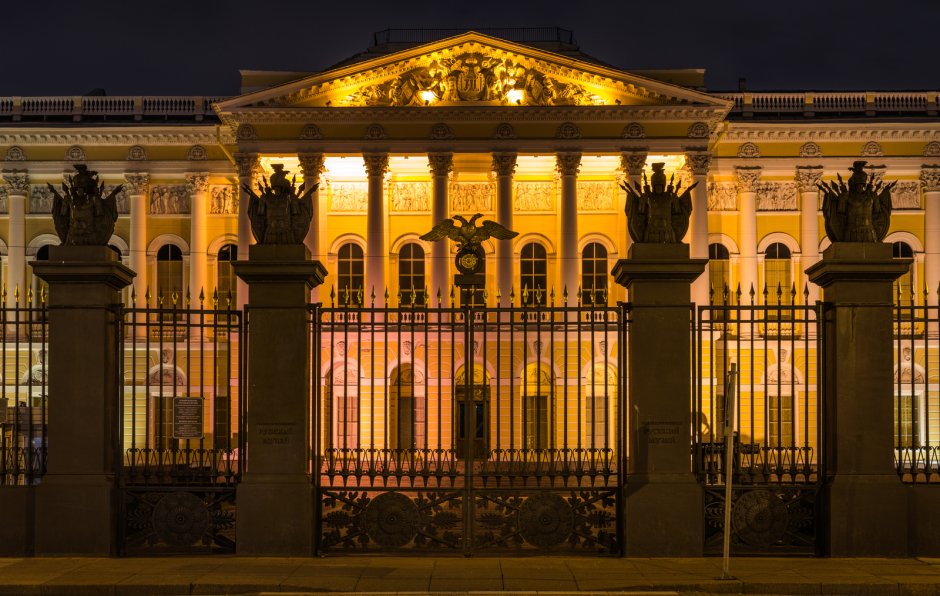 Белоколонный зал Михайловского дворца