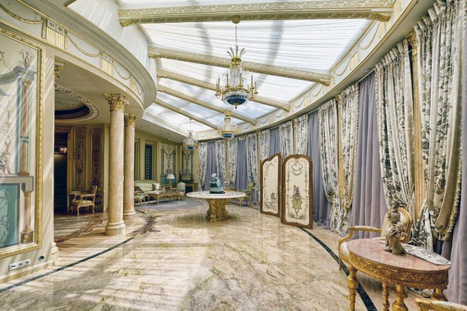 Дворец Luxury Antonovich снаружи
